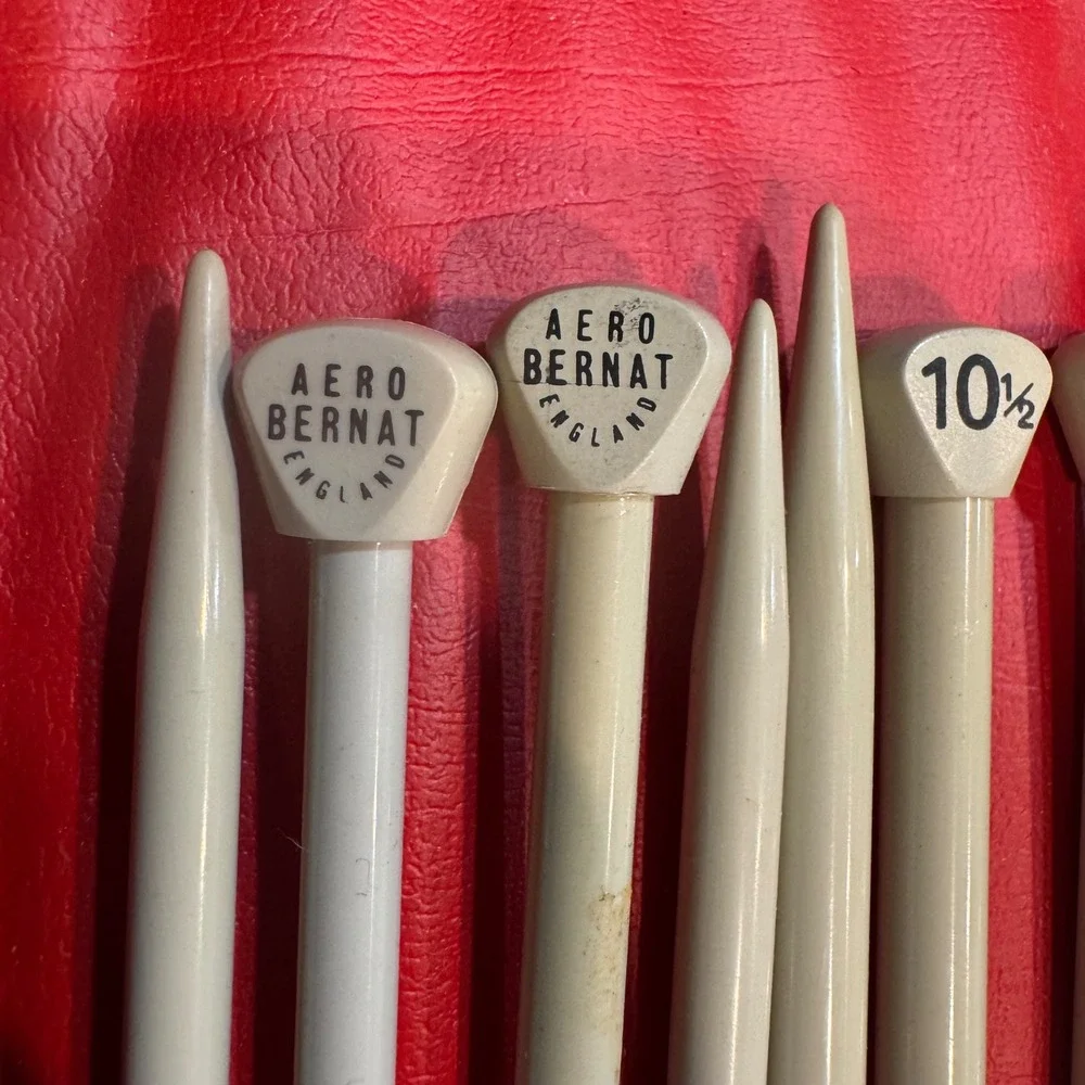 Vintage‎ Bernat Aero Multi Size Knitting Needles Set vinyl case 2 missing